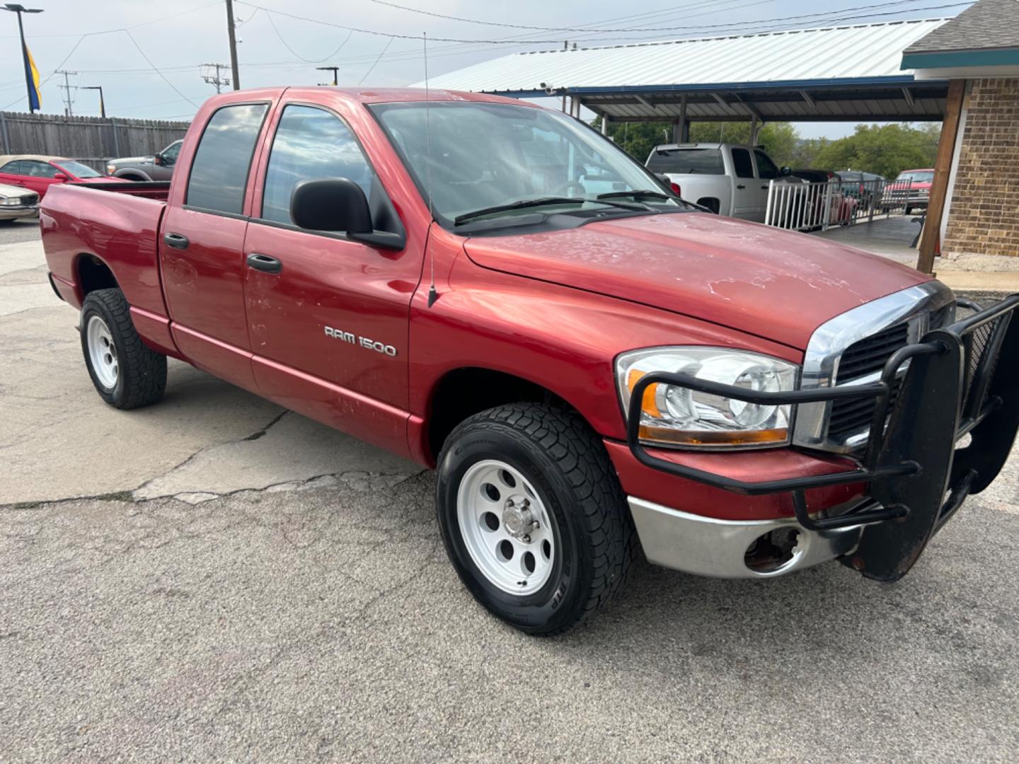 2006 Red /Beige Dodge Ram 1500 (1D7HU18N36S) with an 4.7L V8 F OHV engine, Automatic transmission, located at 1687 Business 35 S, New Braunfels, TX, 78130, (830) 625-7159, 29.655487, -98.051491 - Photo#5